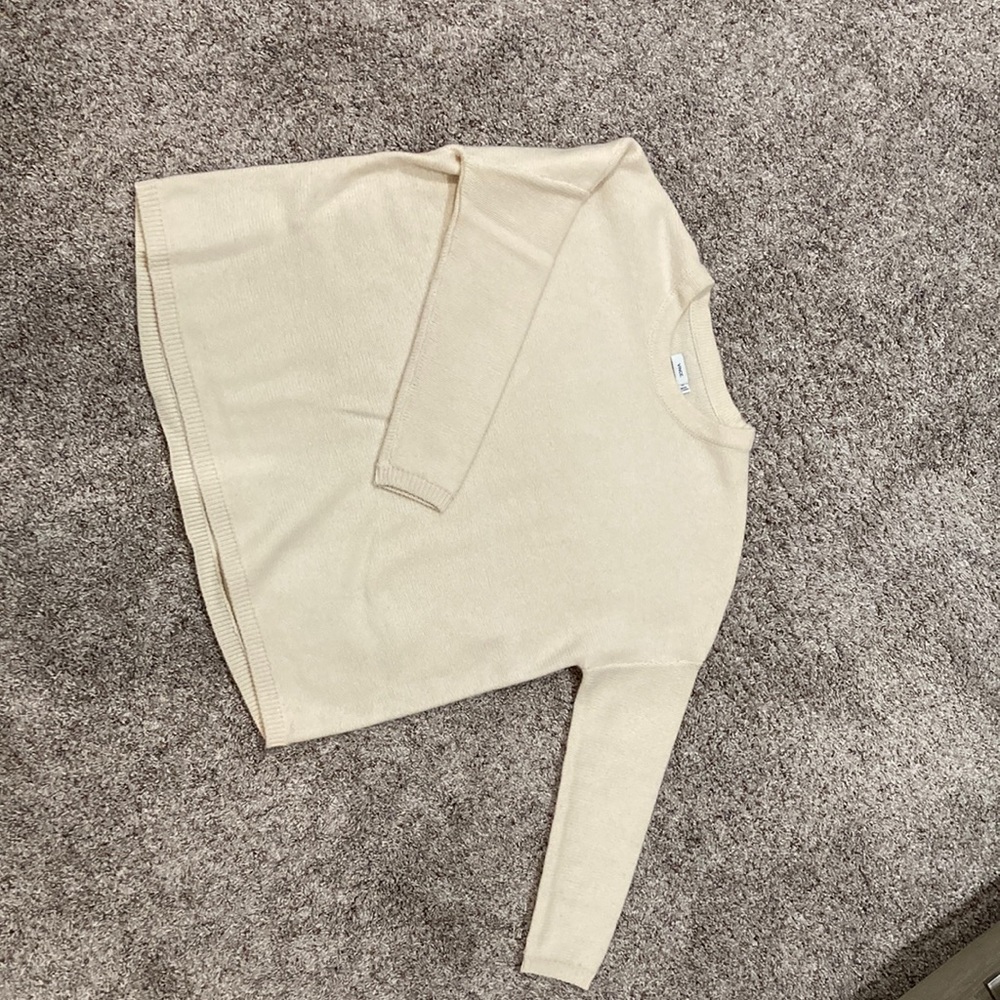 Vince. Size XS. 70% wool, 30% cashmere. Excellent condition.